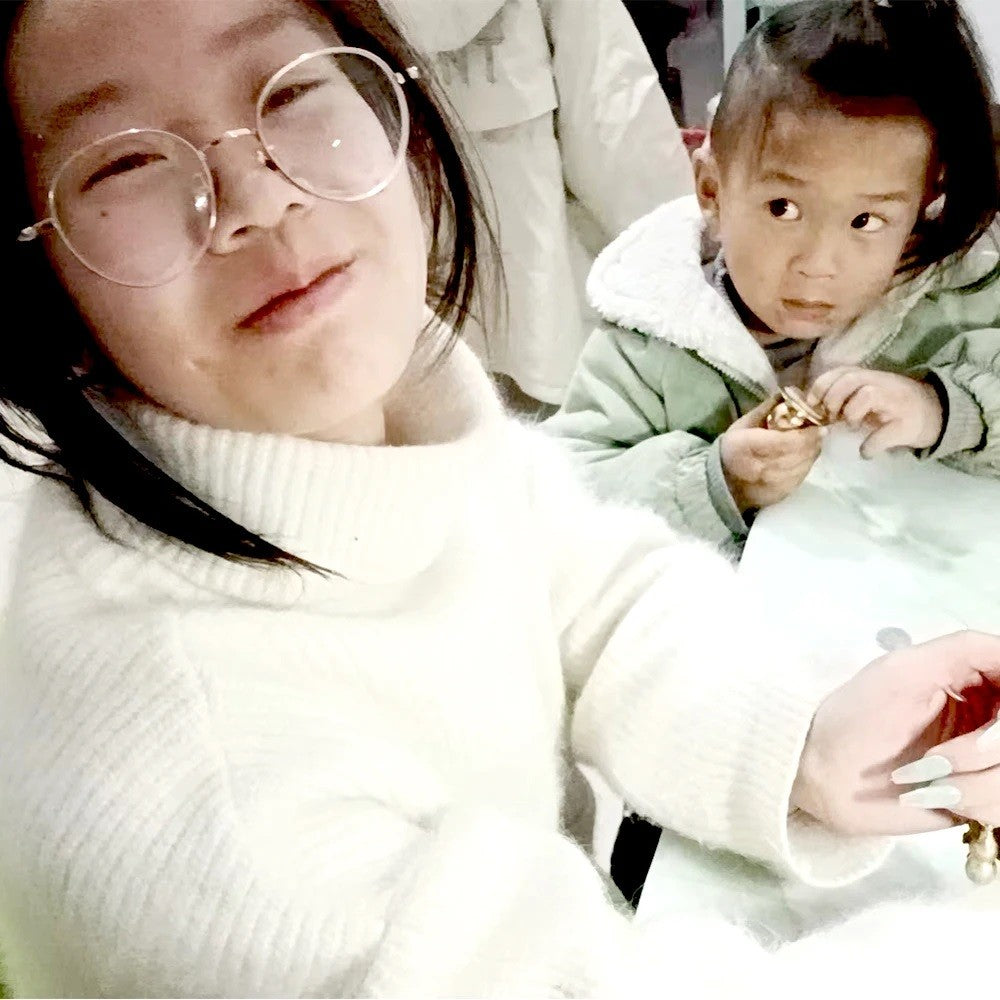 10 Unhas Postiças Artesanais de Alta Qualidade em Vermelho e Dourado