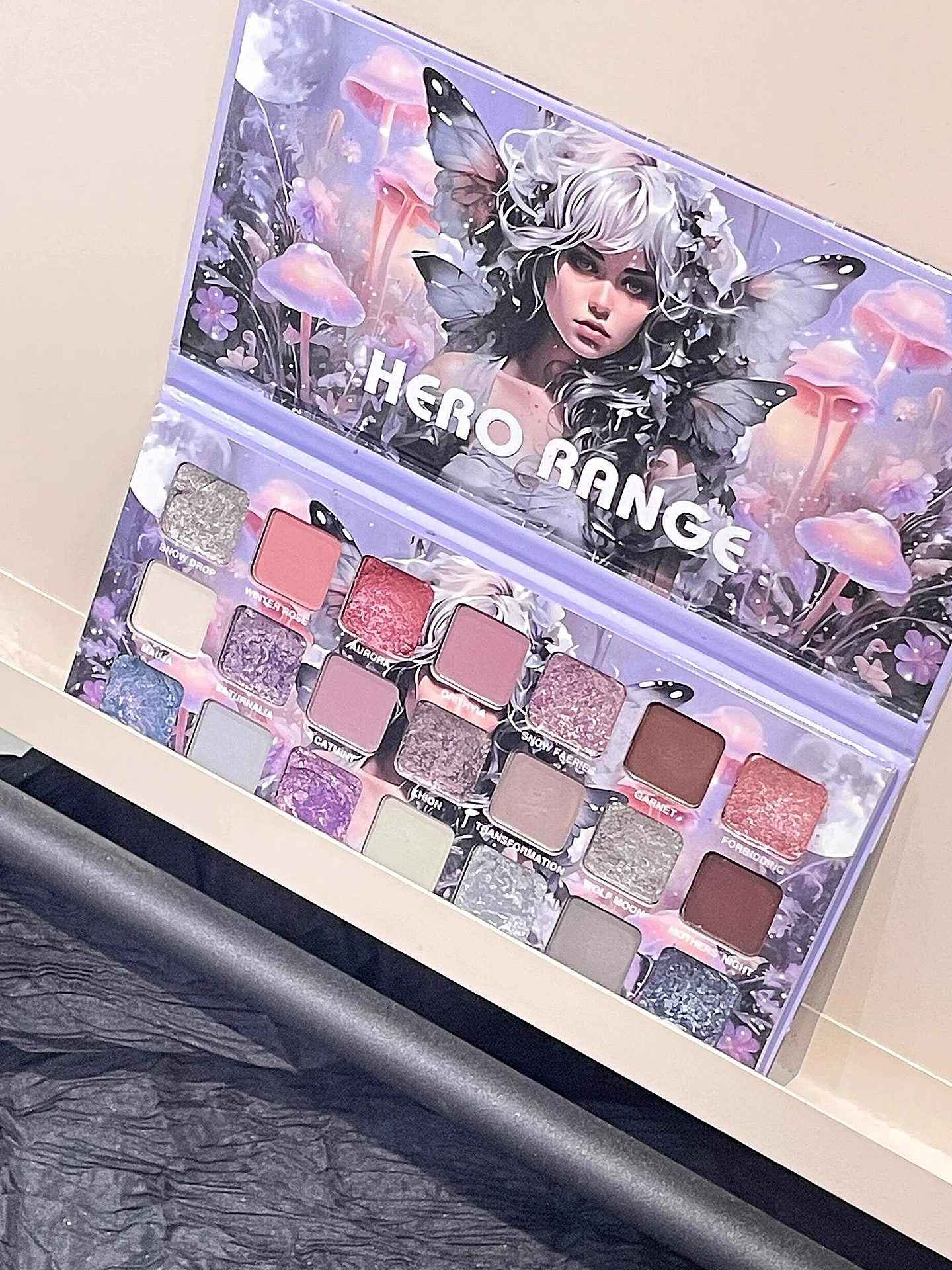 Paleta de sombras com 21 cores Hero Range