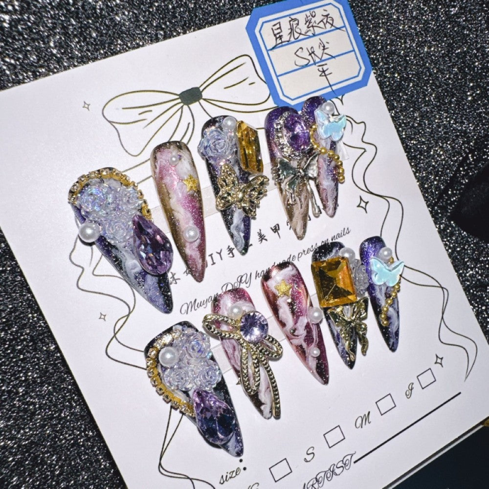 10 Unhas Postiças Artesanais de Alta Qualidade em Vermelho e Dourado