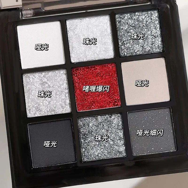 Paleta de sombras 9 cores preto e vermelho gótica