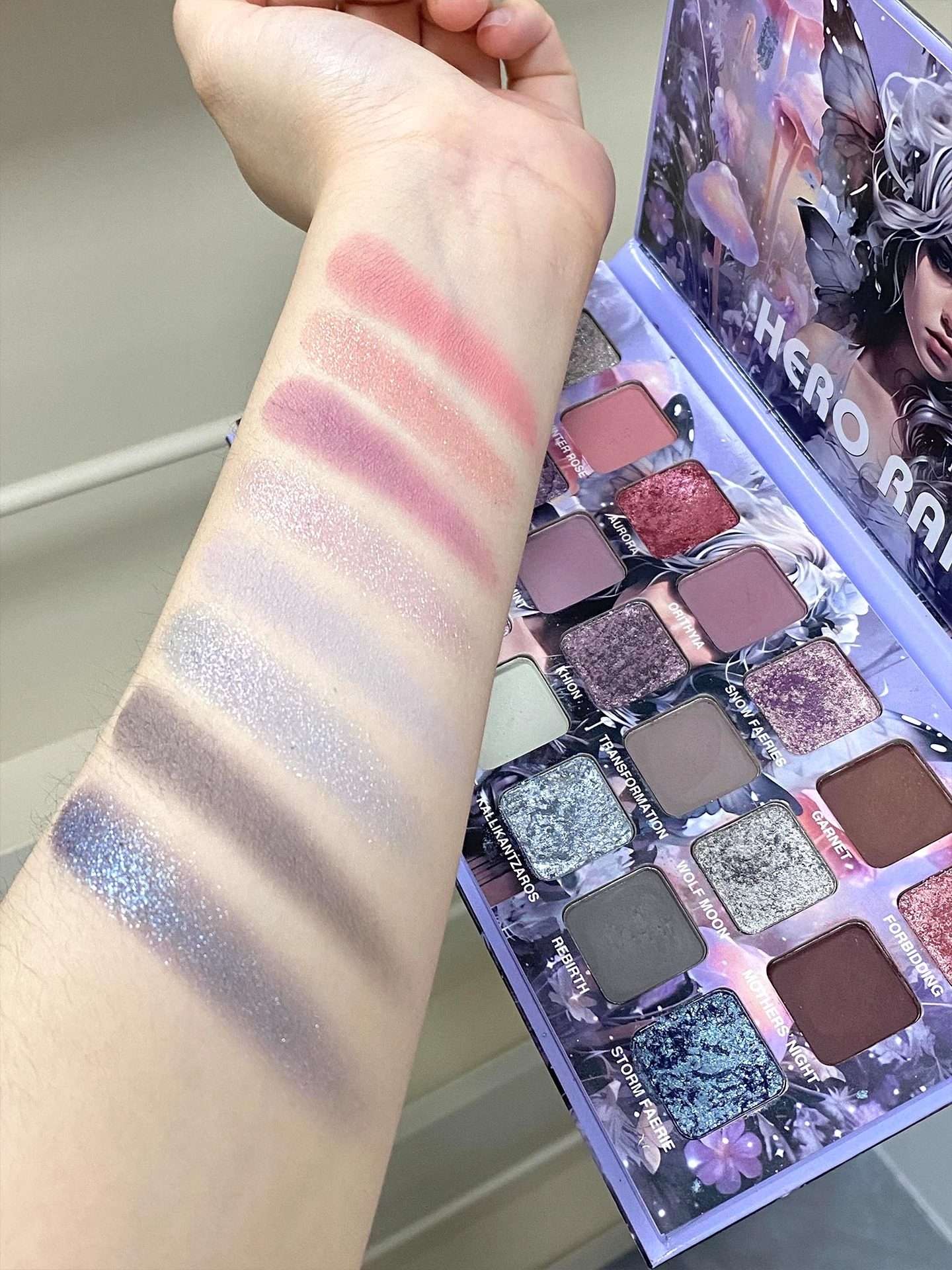Paleta de sombras com 21 cores Hero Range