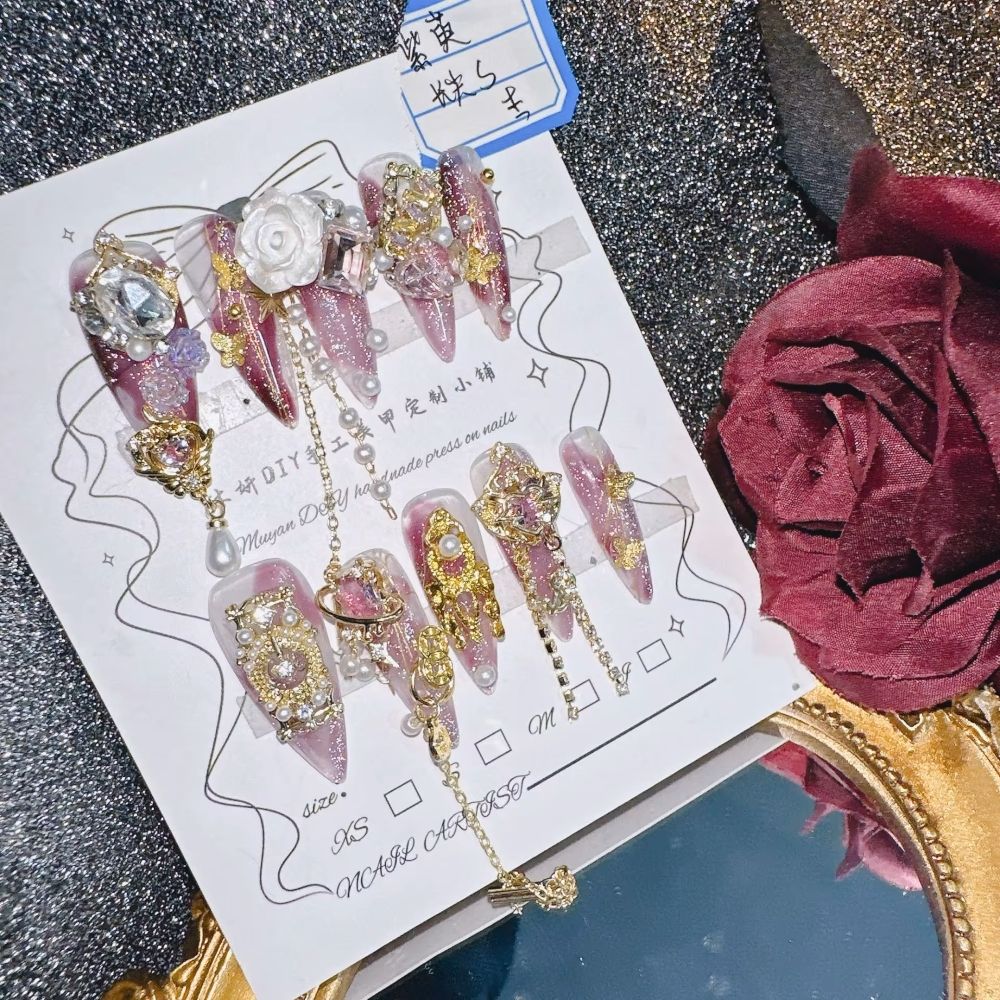 10 Unhas Postiças Artesanais de Alta Qualidade em Vermelho e Dourado