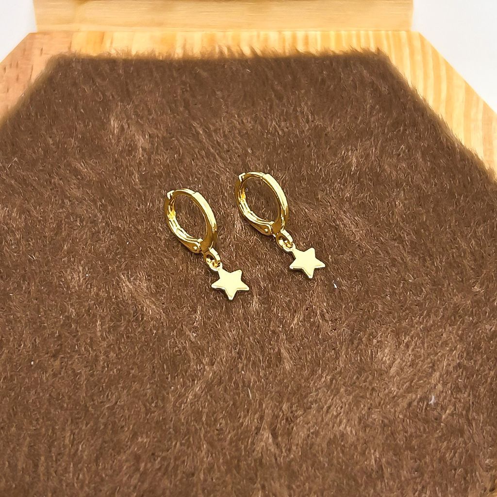 BRINCO DE ARGOLA ARTICULADA COM ESTRELA BANHADO A OURO 18K